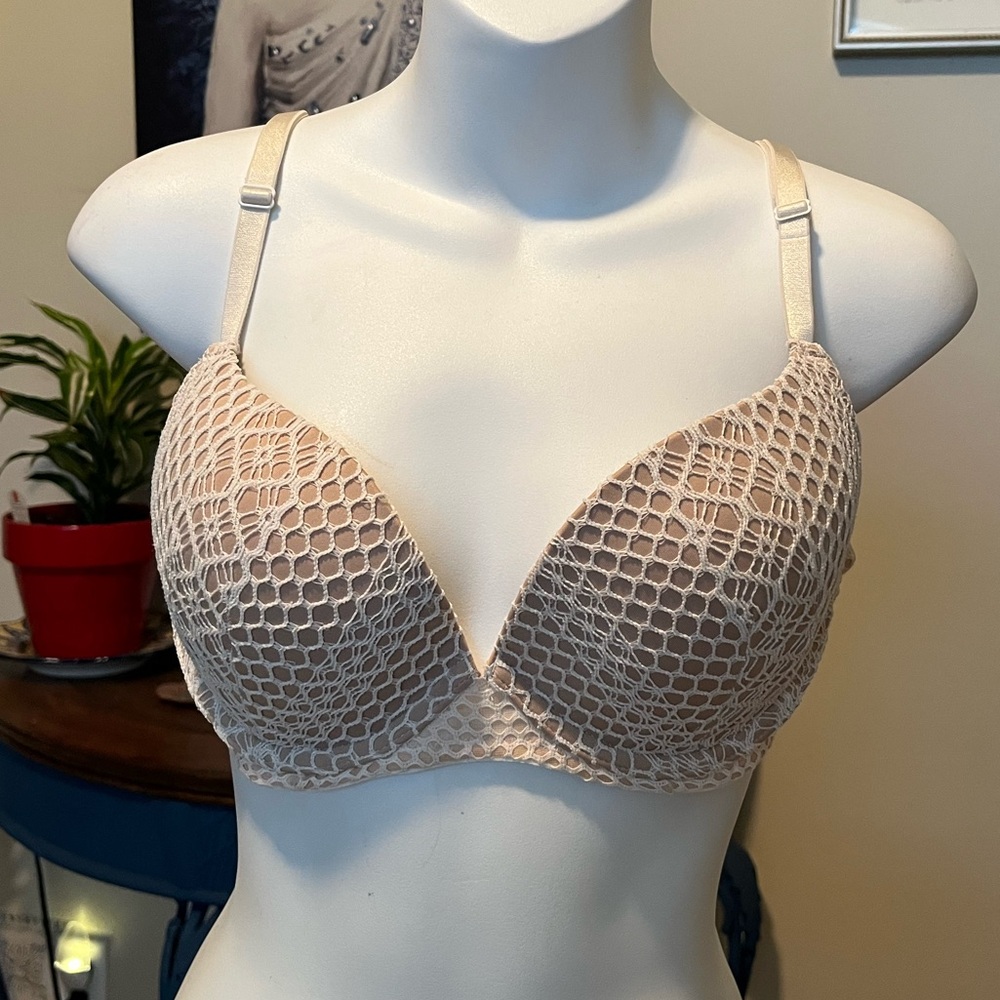 Victoria’s Secret Very Sexy Lightly Lined Plunge Bra 36C
